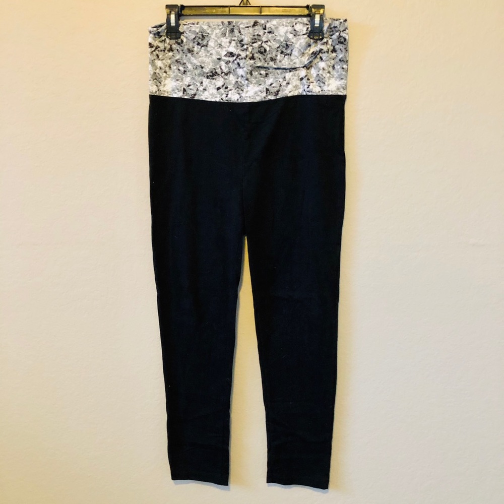 Cotton Capri Black Leggings w Patterned Waist Band - Picture 2 of 3